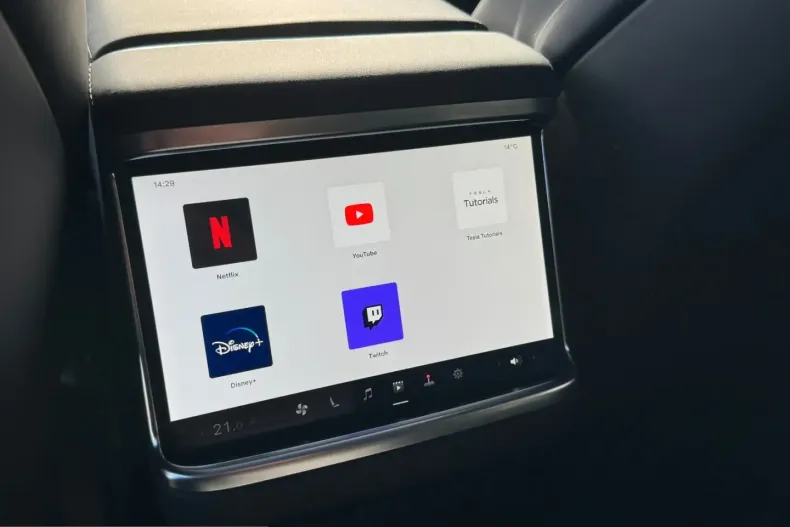 Tesla Model S din 2023 cu 65.001 km - oferta TES217495 - foto 28