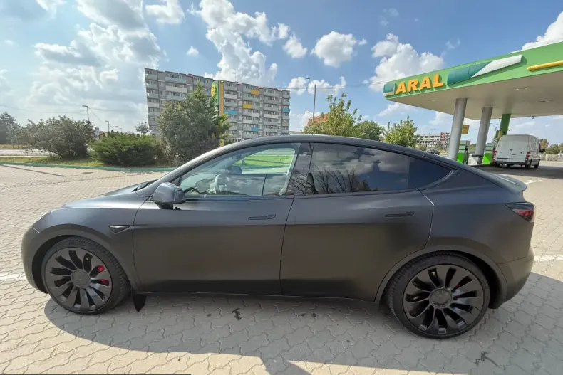Tesla Model Y din 2023 cu 53.750 km - oferta TES217518 - foto 1