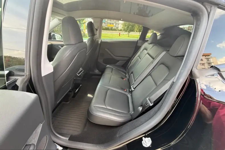 Tesla Model Y din 2023 cu 53.750 km - oferta TES217518 - foto 14