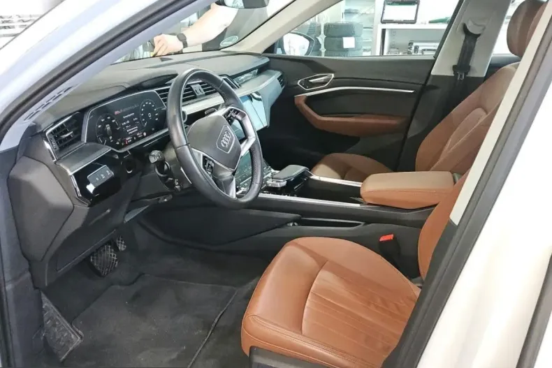 Audi Q8 e-tron din 2024 cu 70.700 km - oferta AUD217519 - foto 8
