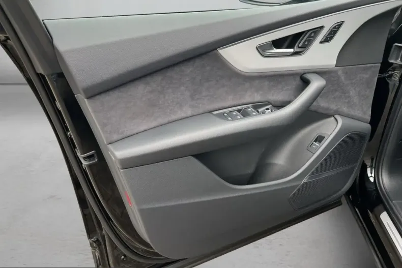 Audi SQ7 din 2025 cu 17.451 km - oferta AUD217521 - foto 6