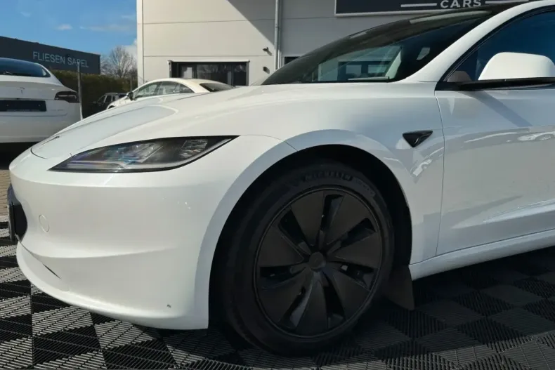 Tesla Model 3 din 2023 cu 98.444 km - oferta TES217522 - foto 4