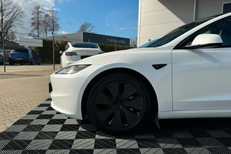 Tesla Model 3 din 2023 cu 98.444 km - oferta TES217522 - foto 6