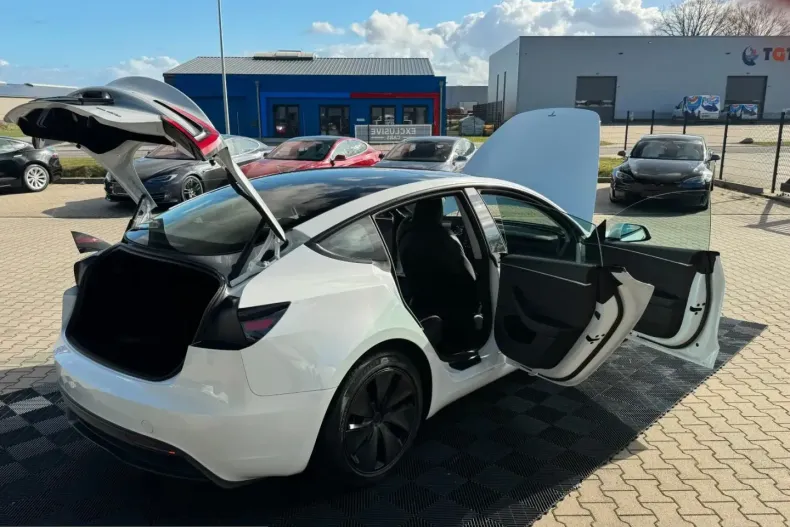 Tesla Model 3 din 2023 cu 98.444 km - oferta TES217522 - foto 13