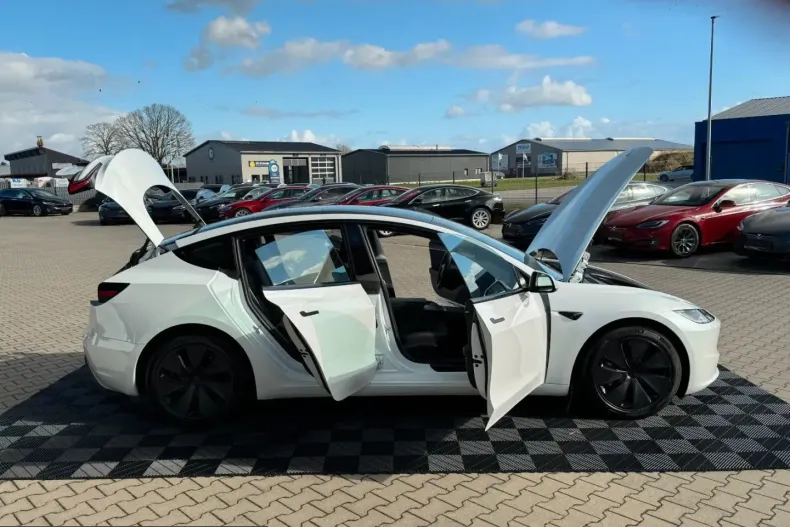 Tesla Model 3 din 2023 cu 98.444 km - oferta TES217522 - foto 15