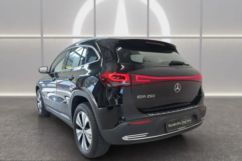 Mercedes-Benz EQA din 2023 cu 43.674 km - oferta MER217549 - foto 4
