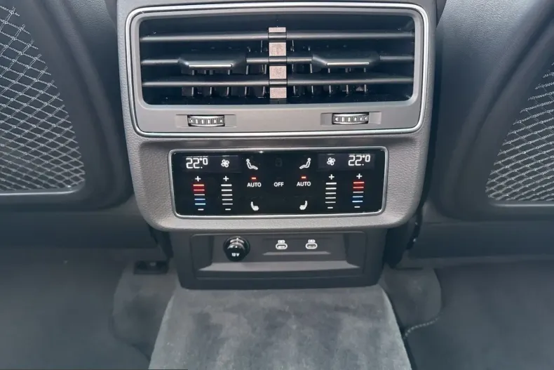 Audi SQ8 din 2025 cu 9.895 km - oferta AUD217570 - foto 10