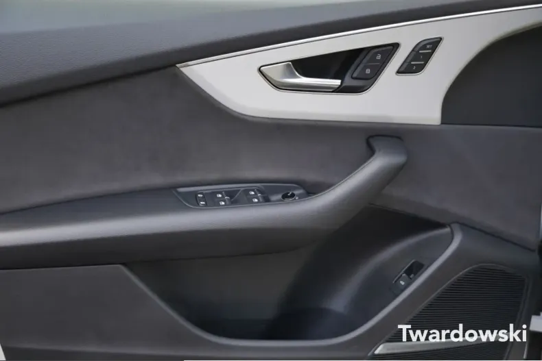 Audi Q8 din 2025 cu 17.228 km - oferta AUD217583 - foto 8