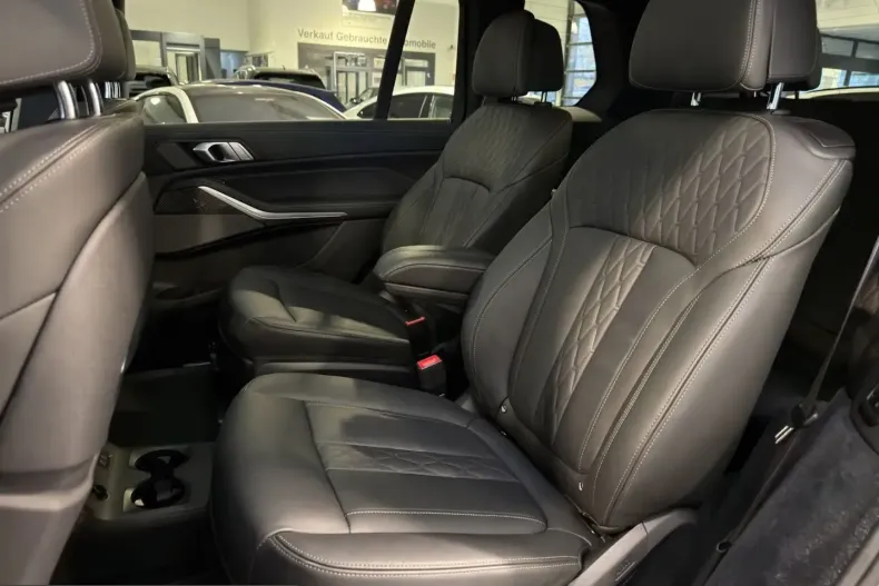 BMW X7 (Seria X) din 2024 cu 35.681 km - oferta BMW217635 - foto 6