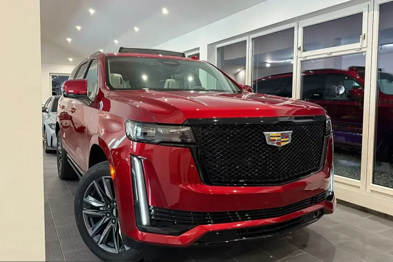 Cadillac Escalade din 2025 cu 3.000 km - oferta CAD217640 - foto 2