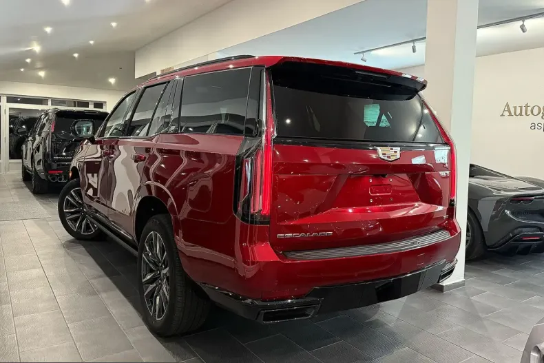 Cadillac Escalade din 2025 cu 3.000 km - oferta CAD217640 - foto 4