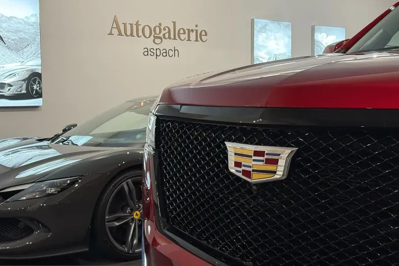 Cadillac Escalade din 2025 cu 3.000 km - oferta CAD217640 - foto 8