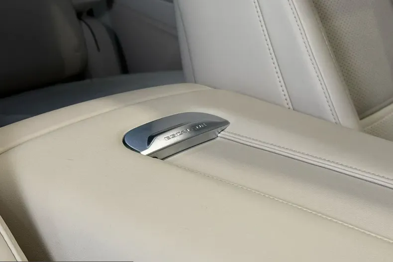 Cadillac Escalade din 2025 cu 3.000 km - oferta CAD217640 - foto 21