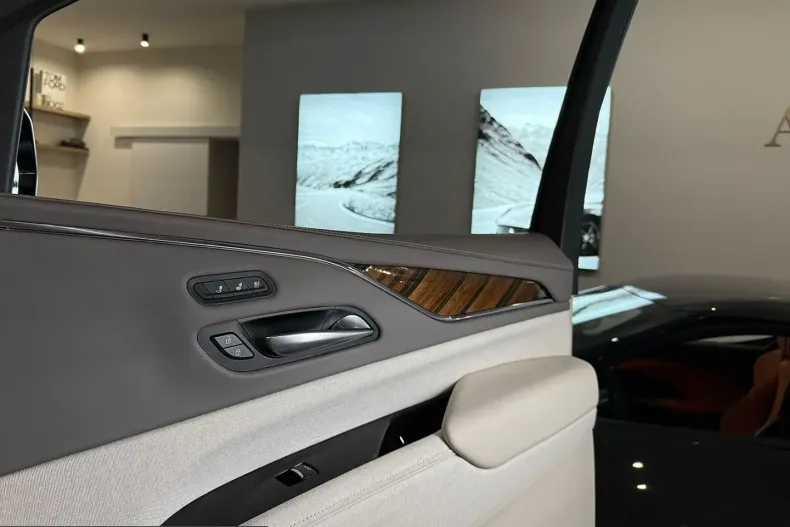 Cadillac Escalade din 2025 cu 3.000 km - oferta CAD217640 - foto 24