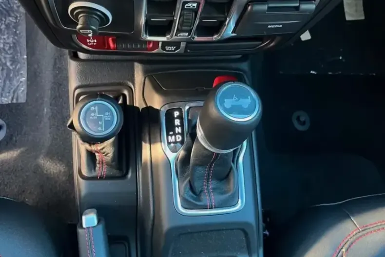Jeep Wrangler din 2026 cu 20 km - oferta JEE217655 - foto 9