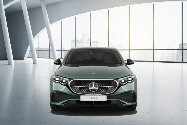 Mercedes-Benz E 300 (Clasa E) din 2023 cu 4.529 km - oferta MER217661 - foto 2