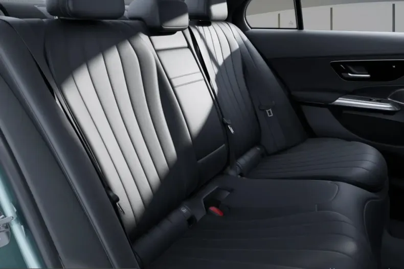 Mercedes-Benz E 300 (Clasa E) din 2023 cu 4.529 km - oferta MER217661 - foto 7