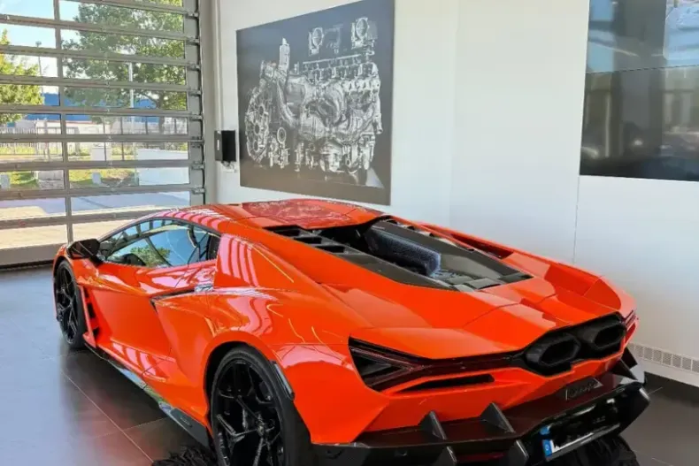 Lamborghini Revuelto din 2025 cu 71 km - oferta LAM217687 - foto 2