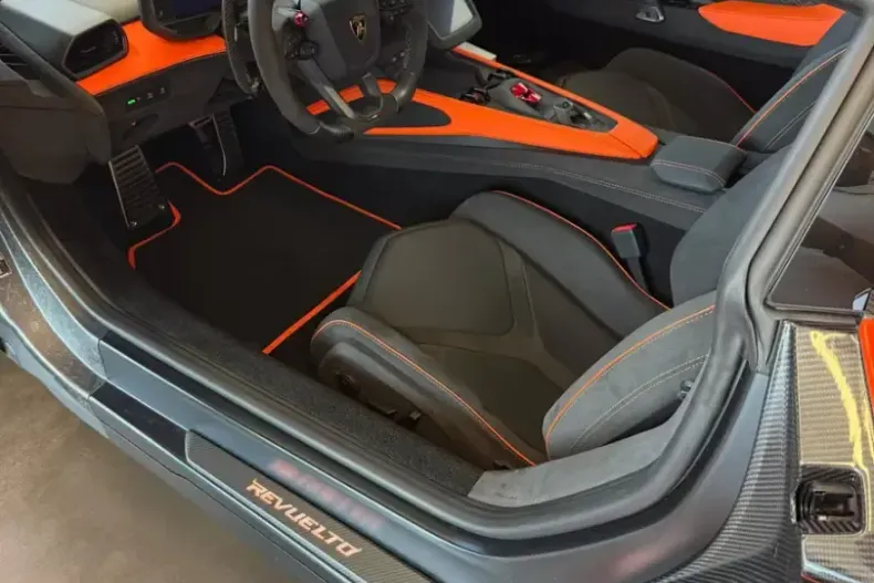 Lamborghini Revuelto din 2025 cu 71 km - oferta LAM217687 - foto 3