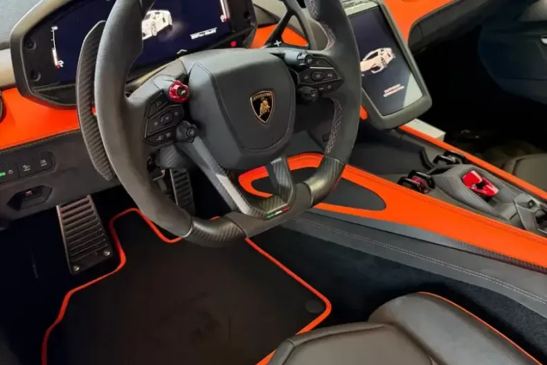Lamborghini Revuelto din 2025 cu 71 km - oferta LAM217687 - foto 5