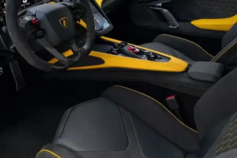 Lamborghini Revuelto din 2026 cu 86 km - oferta LAM217692 - foto 8