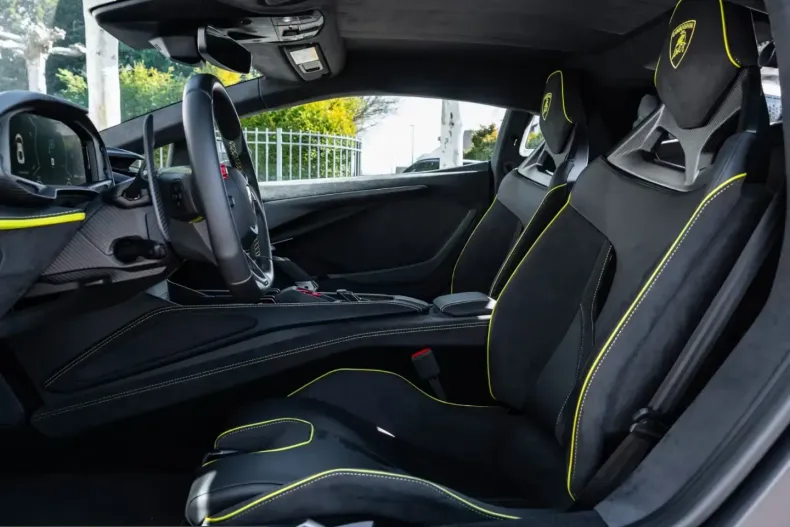 Lamborghini Revuelto din 2026 cu 90 km - oferta LAM217694 - foto 17
