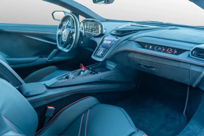Lamborghini Revuelto din 2026 cu 55 km - oferta LAM217702 - foto 19