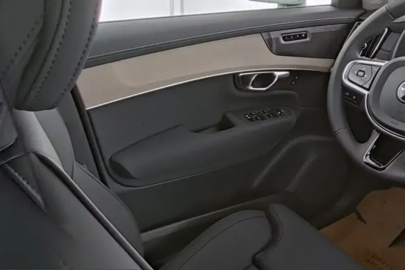 Volvo XC90 din 2025 cu 8.650 km - oferta VOL217727 - foto 8