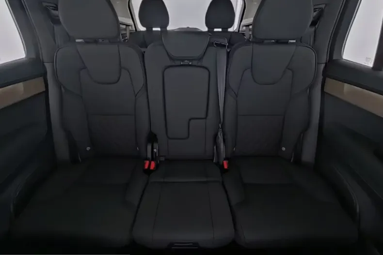 Volvo XC90 din 2025 cu 8.650 km - oferta VOL217727 - foto 15