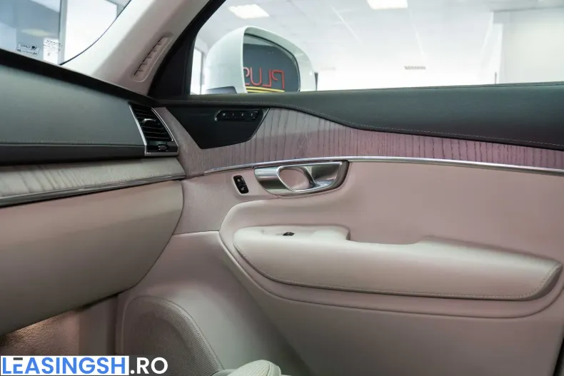 Volvo XC90 din 2022 cu 70.900 km - oferta VOL217762 - foto 24
