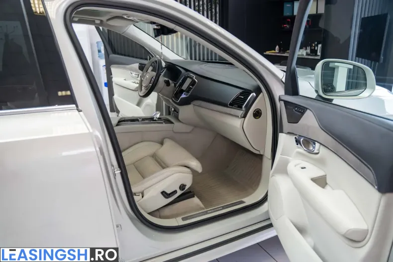 Volvo XC90 din 2022 cu 70.900 km - oferta VOL217762 - foto 36