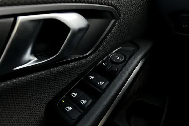 BMW 318d (Seria 3) din 2025 cu 4.000 km - oferta BMW217779 - foto 35
