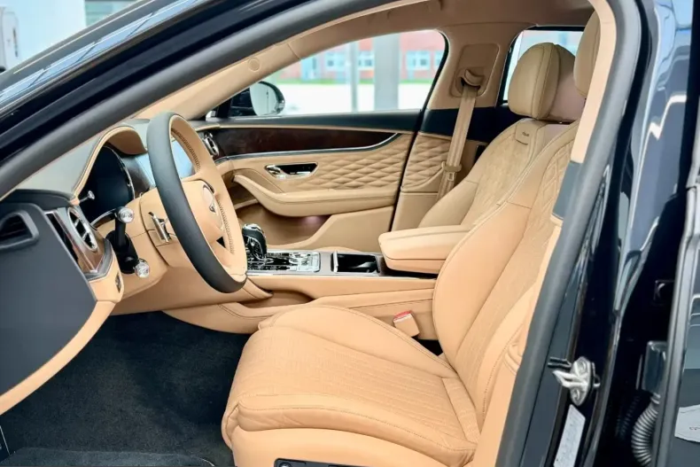 Bentley Azure din 2024 cu 29.800 km - oferta BEN217825 - foto 9