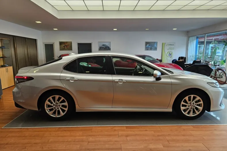 Toyota Camry din 2023 cu 77.200 km - oferta TOY217865 - foto 4