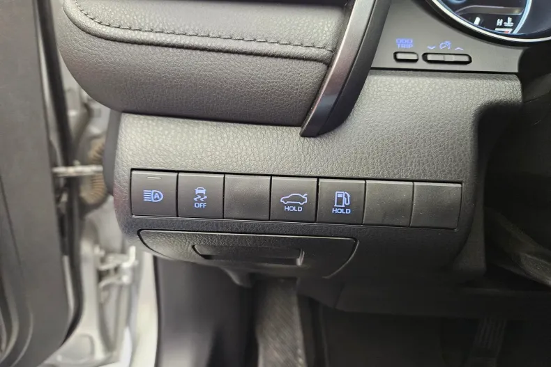 Toyota Camry din 2023 cu 77.200 km - oferta TOY217865 - foto 19