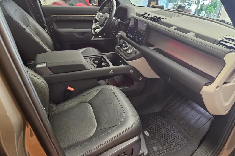 Land Rover Defender din 2022 cu 57.350 km - oferta LAN217866 - foto 16