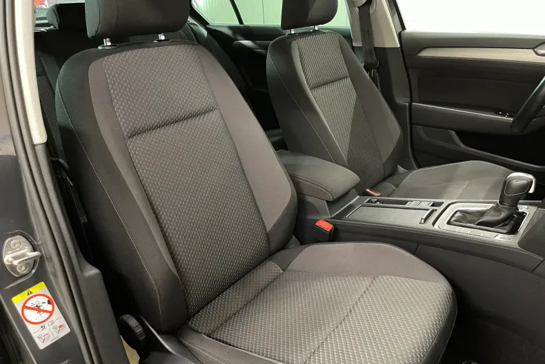 Volkswagen Passat din 2021 cu 150.173 km - oferta VOL217892 - foto 9