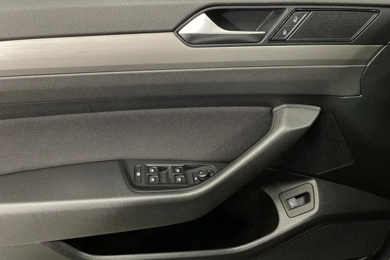 Volkswagen Passat din 2021 cu 150.173 km - oferta VOL217892 - foto 20