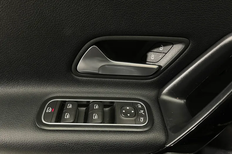 Mercedes-Benz CLA 200 (Clasa CLA) din 2020 cu 100.610 km - oferta MER217902 - foto 21