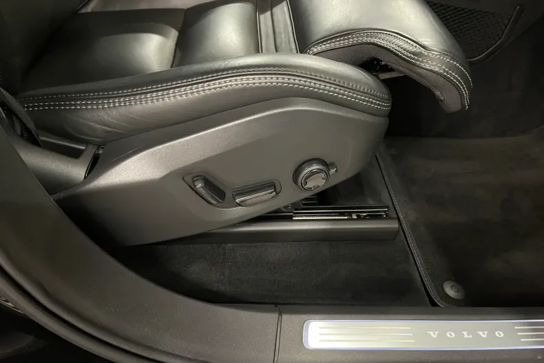 Volvo XC90 din 2020 cu 82.613 km - oferta VOL217904 - foto 30