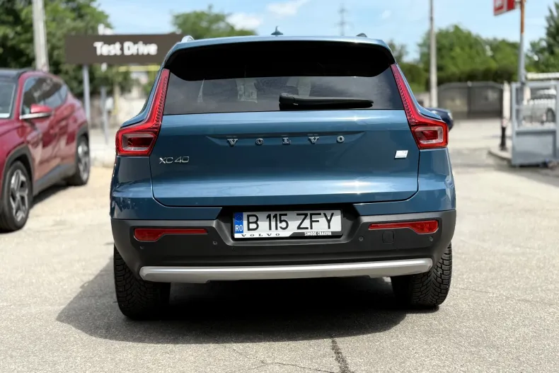 Volvo XC40 din 2022 cu 31.954 km - oferta VOL217906 - foto 8