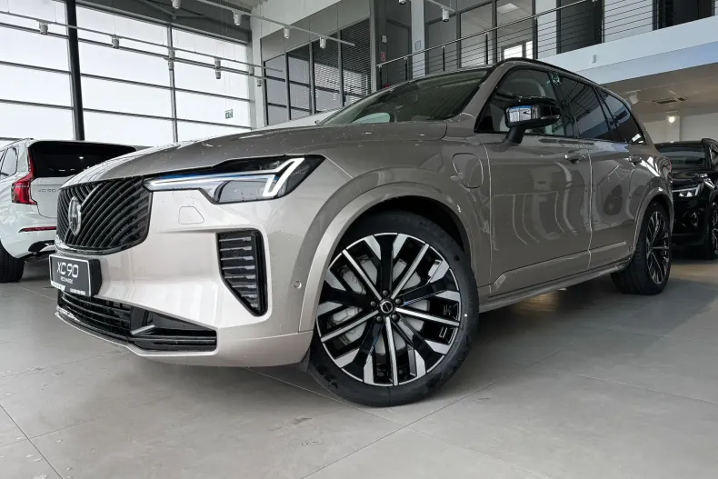 Volvo XC90 din 2025 cu 1 km - oferta VOL217912 - foto 1