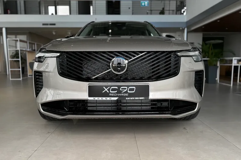Volvo XC90 din 2025 cu 1 km - oferta VOL217912 - foto 3