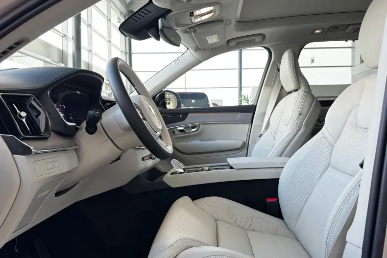 Volvo XC90 din 2025 cu 1 km - oferta VOL217912 - foto 9