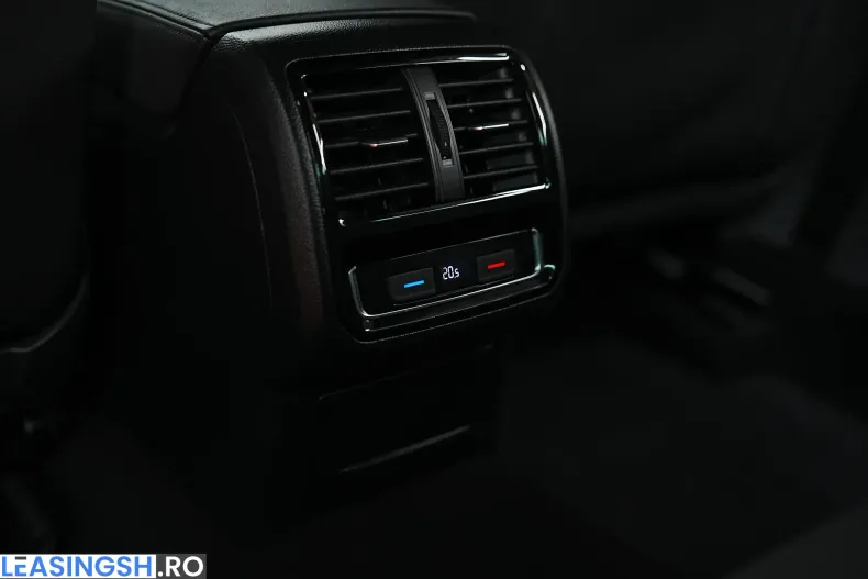 Volkswagen Passat din 2021 cu 83.000 km - oferta VOL217932 - foto 33