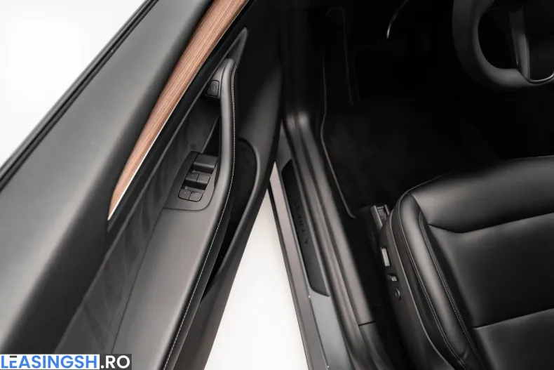 Tesla Model Y din 2024 cu 40.000 km - oferta TES217977 - foto 11