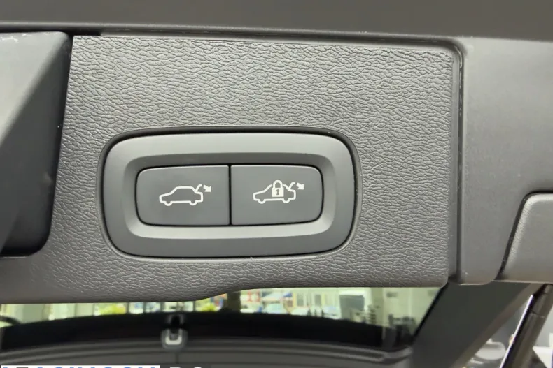 Volvo XC60 din 2025 cu 10.000 km - oferta VOL217982 - foto 9