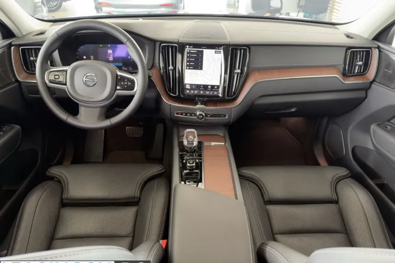 Volvo XC60 din 2025 cu 10.000 km - oferta VOL217982 - foto 11