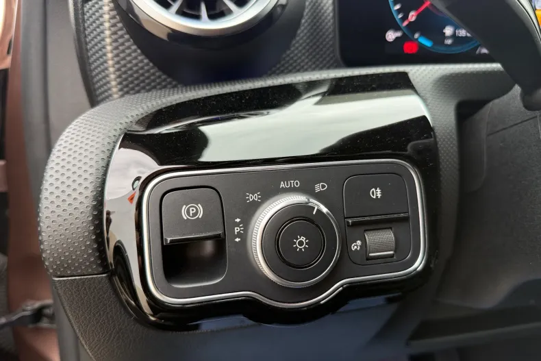Mercedes-Benz A 200 (Clasa A) din 2021 cu 157.268 km - oferta MER218108 - foto 8