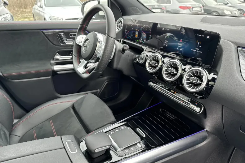 Mercedes-Benz GLA (Clasa GLA) din 2022 cu 3.300 km - oferta MER218126 - foto 14